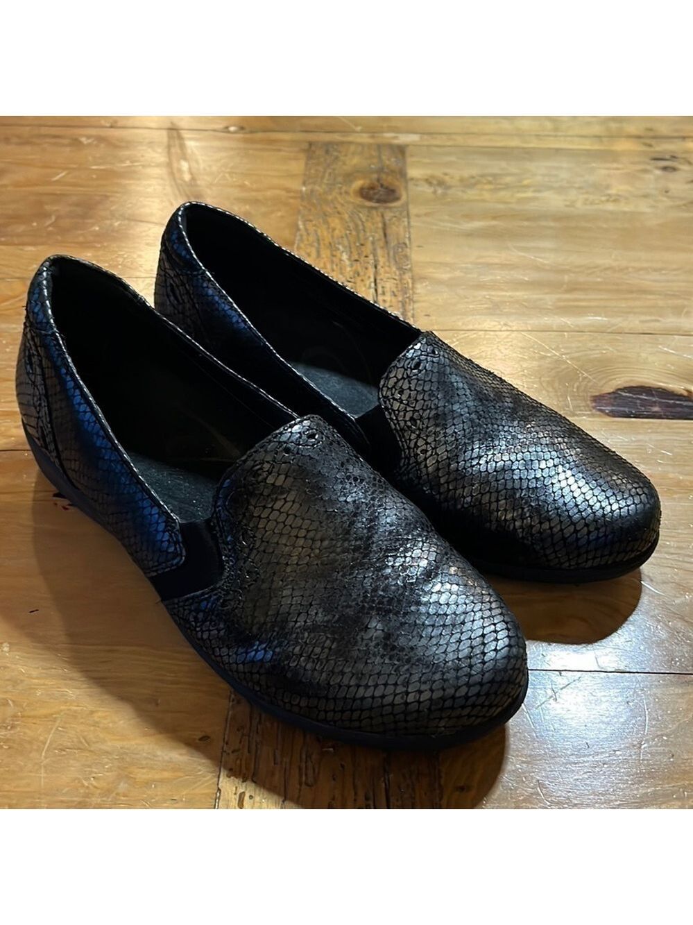 aravon Adalyn Slip On Grey Black Snake Skin Flat Loafer 9 - Picture 2 of 13